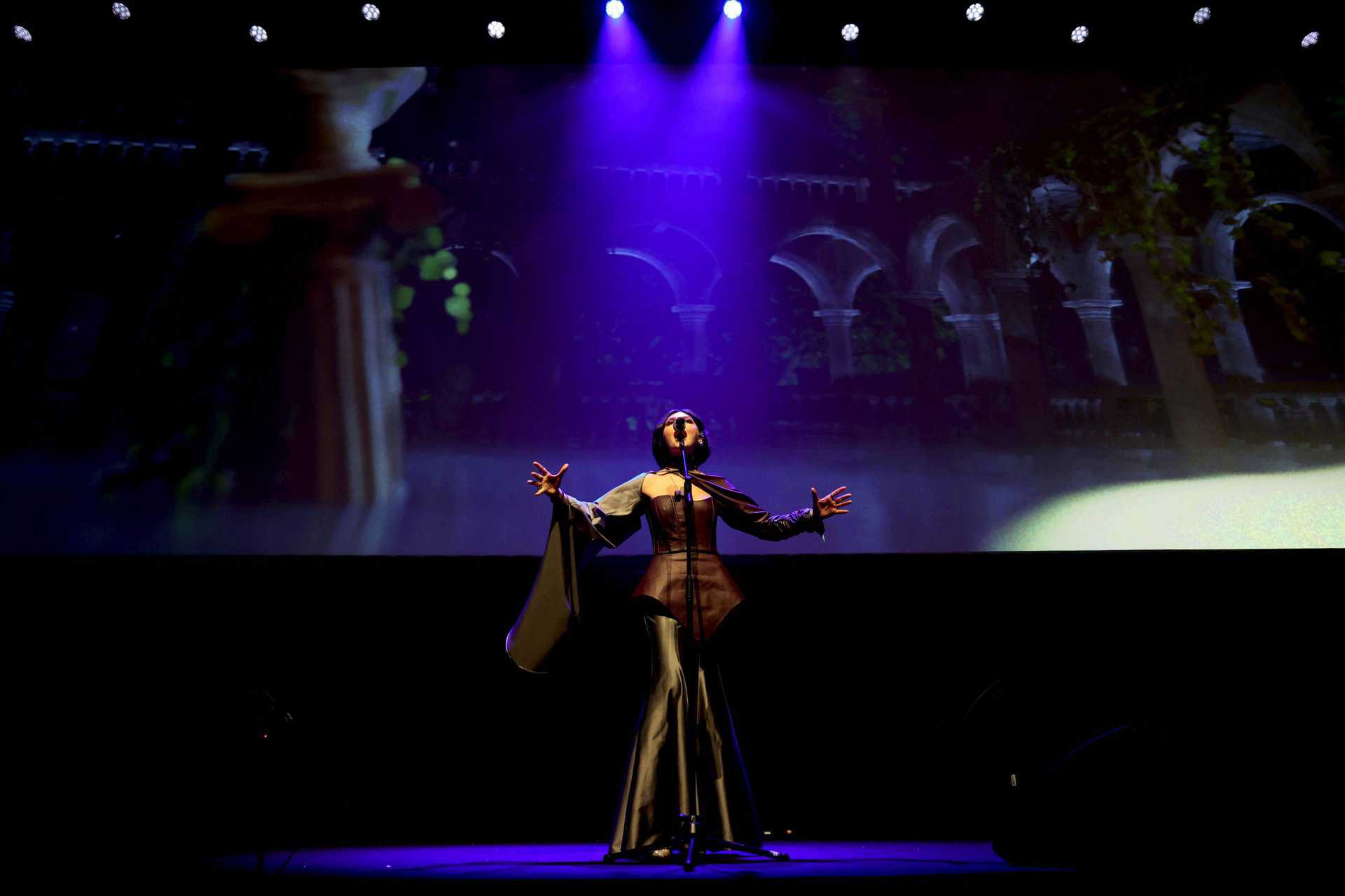 AIFA - Noanne performs Careless